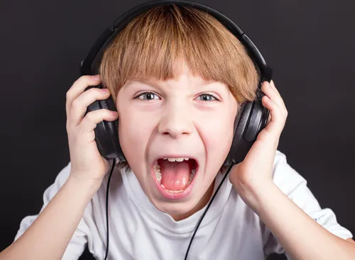 does-using-headphones-a-lot-affect-hearing