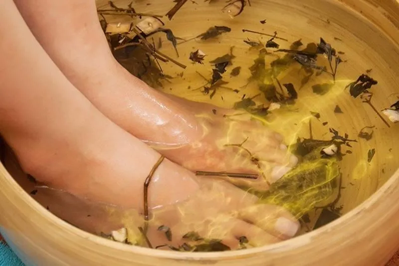 soaking-feet-helps-sleep-deeply